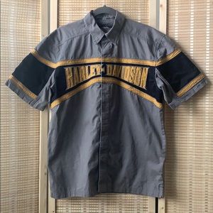 Harley Davidson spell out button down shirt sleeve